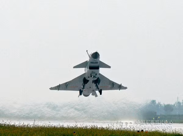 Máy bay chiến đấu J-10BS của Hải quân Trung Quốc