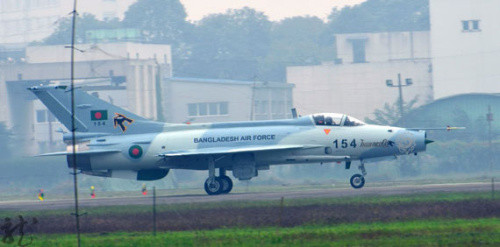 Trung Quốc sản xuất máy bay chiến đấu F-7BGI cho Bangladesh (ảnh minh họa) Trung Quốc sản xuất máy bay chiến đấu F-7BGI cho Bangladesh (ảnh minh họa)