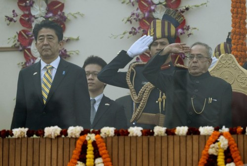 Thủ tướng Nhật Bản Shinzo Abe tại lễ duyệt binh ngày quốc khánh của Ấn Độ Thủ tướng Nhật Bản Shinzo Abe tại lễ duyệt binh ngày quốc khánh của Ấn Độ