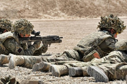 Binh sĩ Anh tập bắn bia ở Afghanistan (nguồn mạng sina Trung Quốc) Binh sĩ Anh tập bắn bia ở Afghanistan (nguồn mạng sina Trung Quốc)