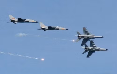 Máy bay chiến đấu ném bom JH-7 Phi Báo, Trung Quốc