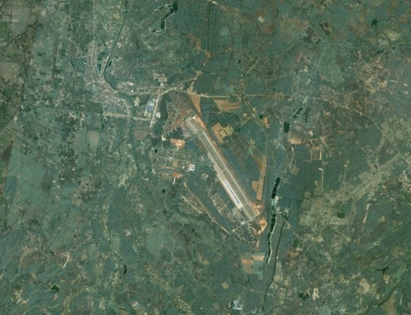 Sân bay triển khai 1 trung đoàn máy bay chiến đấu J-11B thuộc sư đoàn 9 lực lượng hàng không Hải quân triển khai ở đảo Hải Nam, Trung Quốc (hình ảnh từ Google)