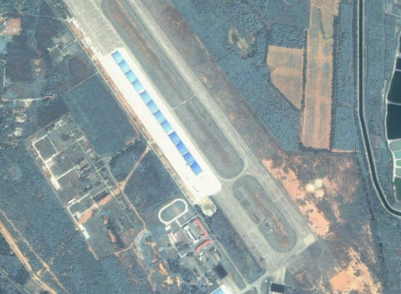 Sân bay sư đoàn 9 lực lượng hàng không Hải quân Trung Quốc ở đảo Hải Nam được cho là đã trang bị 1 trung đoàn máy bay chiến đấu J-11B (hình ảnh từ Google)