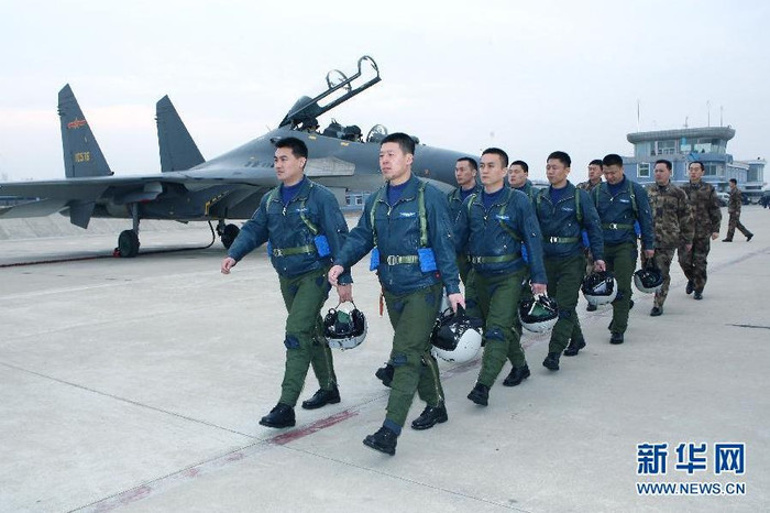 Sư đoàn 1 Không quân Trung Quốc huấn luyện đối kháng J-11B