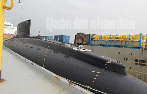 Tàu ngầm Hà Nội là tàu ngầm diesel lớp Kilo do Nga chế tạo, chiếc đầu tiên trong lô 6 chiếc lớp Kilo Việt Nam mua của Nga. Tàu ngầm Hà Nội là tàu ngầm diesel lớp Kilo do Nga chế tạo, chiếc đầu tiên trong lô 6 chiếc lớp Kilo Việt Nam mua của Nga.