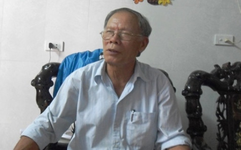 Ông Chơn đang nhớ lại những lần đối mặt với “tử thần” để rà phá bom từ trường trên sông Son (ảnh Hoàng Hà) Ông Chơn đang nhớ lại những lần đối mặt với “tử thần” để rà phá bom từ trường trên sông Son (ảnh Hoàng Hà)