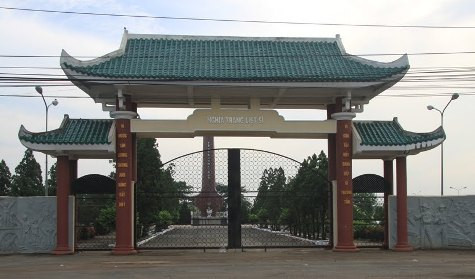 Nghĩa trang Liệt sỹ Trảng Bom, huyện Trảng Bom, tỉnh Đồng Nai nơi chú tôi cùng hơn 1200 liệt sỹ khác hy sinh trong Chiến dịch Hồ Chí Minh đang yên nghỉ (ảnh Ban Quản Lý) Nghĩa trang Liệt sỹ Trảng Bom, huyện Trảng Bom, tỉnh Đồng Nai nơi chú tôi cùng hơn 1200 liệt sỹ khác hy sinh trong Chiến dịch Hồ Chí Minh đang yên nghỉ (ảnh Ban Quản Lý)