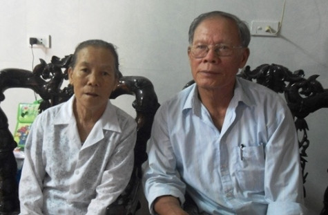 Ông Chơn và vợ ông luôn nhớ đến mỗi khi làm nhiệm vụ "tử thần" trên sông Son năm nào (ảnh Hoàng Hà) Ông Chơn và vợ ông luôn nhớ đến mỗi khi làm nhiệm vụ "tử thần" trên sông Son năm nào (ảnh Hoàng Hà)