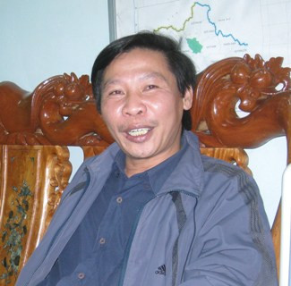 Ông Dương Ngọc Hùng - giám đốc BQL Rừng quốc gia Pù Huống cho biết đã triệu tập thêm ông Phan Sỹ Tuấn - Trạm trưởng trạm kiểm lâm Nga My vì có liên quan đến việc chở kiểm lâm viên Nguyễn Kim hùng rời khỏi hiện trường sau khi vụ tai nạn xảy ra theo như bản tường trình của ông Hùng Ông Dương Ngọc Hùng - giám đốc BQL Rừng quốc gia Pù Huống cho biết đã triệu tập thêm ông Phan Sỹ Tuấn - Trạm trưởng trạm kiểm lâm Nga My vì có liên quan đến việc chở kiểm lâm viên Nguyễn Kim hùng rời khỏi hiện trường sau khi vụ tai nạn xảy ra theo như bản tường trình của ông Hùng