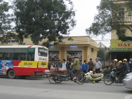 Hiện trường vụ tai nạn tại thành phố Vinh khiến hai thiếu nữ bị thương Hiện trường vụ tai nạn tại thành phố Vinh khiến hai thiếu nữ bị thương