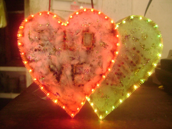 Với sự tài tình của mình từ những vật liệu đơn giản nhất nhưng dưới bàn tay khéo léo nó đã trở thành một món quà hàng độc làm cảm động một nửa kia của mình Với sự tài tình của mình từ những vật liệu đơn giản nhất nhưng dưới bàn tay khéo léo nó đã trở thành một món quà hàng độc làm cảm động một nửa kia của mình