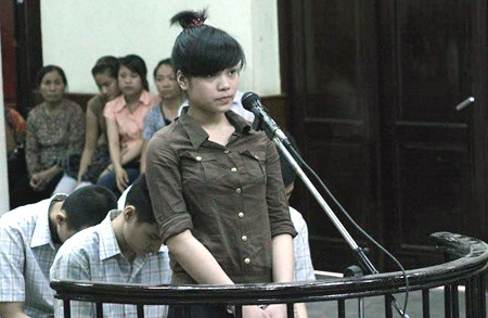 Bằng nhiều thủ đoạn, My Sói cùng đồng bọn đã bàn nhau lừa em gái mới lớn bằng thủ đoạn làm quen trên mạng, rủ đi chơi sau đó khống chế đưa vào các nhà nghỉ, tổ chức hiếp dâm tập thể rồi cướp tài sản, quay cảnh nóng và đưa đi làm gái...Mặc dù ít tuổi nhất nhóm nhưng My Sói đã thể hiện bản lĩnh đàn chị, dẫn dắt cả nhóm để kiếm tiền ăn chơi.