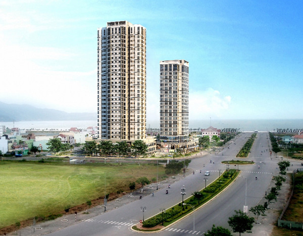 Hai làn đường song song gợi cảm giác về đường đời dài mênh mang. Phía cuối con đường là bãi cát dài thơ mộng với núi xanh, biển ngọc. Là một con đường đẹp của Đà Nẵng, đường Phạm Văn Đồng vô cùng thoáng mát, sạch sẽ. Hai làn đường song song gợi cảm giác về đường đời dài mênh mang. Phía cuối con đường là bãi cát dài thơ mộng với núi xanh, biển ngọc. Là một con đường đẹp của Đà Nẵng, đường Phạm Văn Đồng vô cùng thoáng mát, sạch sẽ.