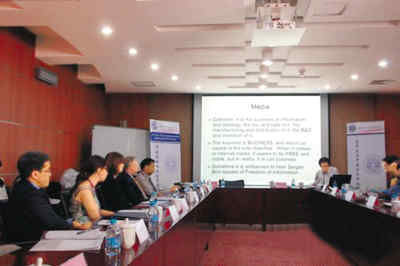 Lớp học 1 tuần dành cho các quan chức cấp cao Mỹ. Lớp học 1 tuần dành cho các quan chức cấp cao Mỹ.