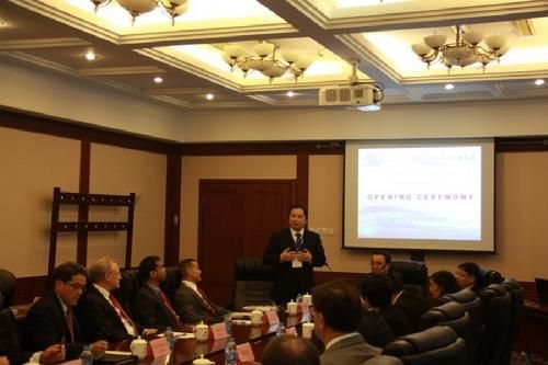 Lớp học được tổ chức tại Đại học Thanh Hoa, Thủ đô Bắc Kinh, Trung Quốc. Lớp học được tổ chức tại Đại học Thanh Hoa, Thủ đô Bắc Kinh, Trung Quốc.