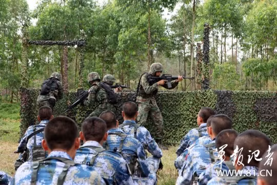 Phía Thái Lan diễn tập phương pháp tìm kiếm và đột nhập mục tiêu quan trọng.