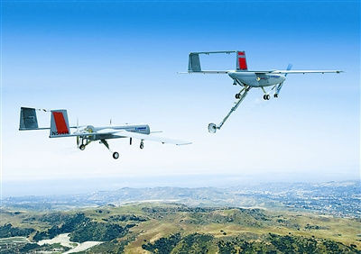 Máy bay không người lái Mỹ thử nghiệm tiếp dầu trên không.