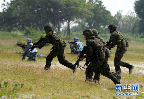 Lính thủy đánh bộ Trung Quốc và Thái Lan diễn tập chống khủng bố năm 2010. Lính thủy đánh bộ Trung Quốc và Thái Lan diễn tập chống khủng bố năm 2010.