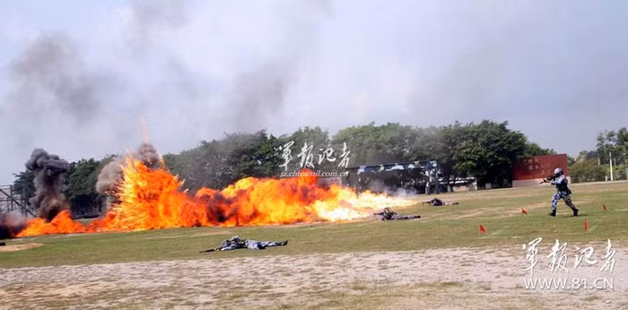 Diễn tập chiến thuật.