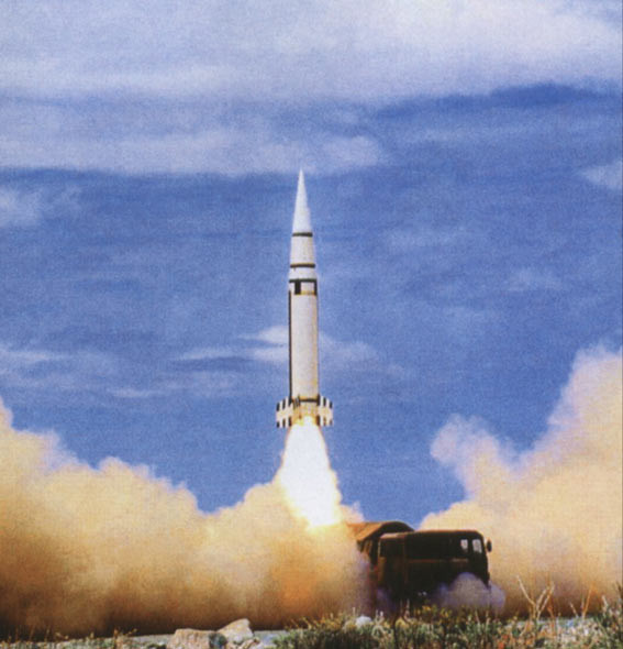 Tên lửa đất đối đất DF-15 của Lực lượng Pháo binh 2 Trung Quốc. Tên lửa đất đối đất DF-15 của Lực lượng Pháo binh 2 Trung Quốc.