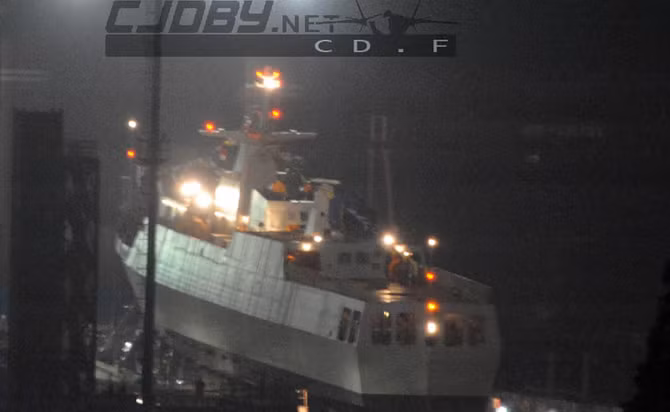 Tàu hộ tống kiểu mới của Trung Quốc (ảnh của dân mạng).