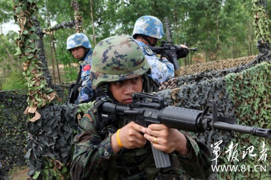 Đột nhập và tìm kiếm mục tiêu quan trọng.