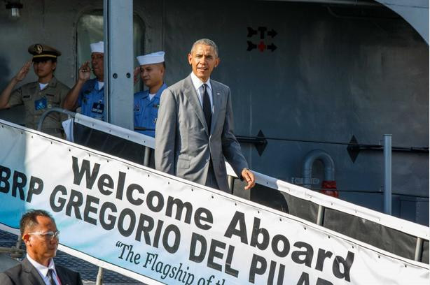 Ngày 17/11/2015, Tổng thống Mỹ Barack Obama đến thăm tàu chỉ huy BRP Gregorio del Pilar của Hải quân Philippines, biểu tượng cho sự viện trợ của Mỹ đối với Philippines. Ngày 17/11/2015, Tổng thống Mỹ Barack Obama đến thăm tàu chỉ huy BRP Gregorio del Pilar của Hải quân Philippines, biểu tượng cho sự viện trợ của Mỹ đối với Philippines.