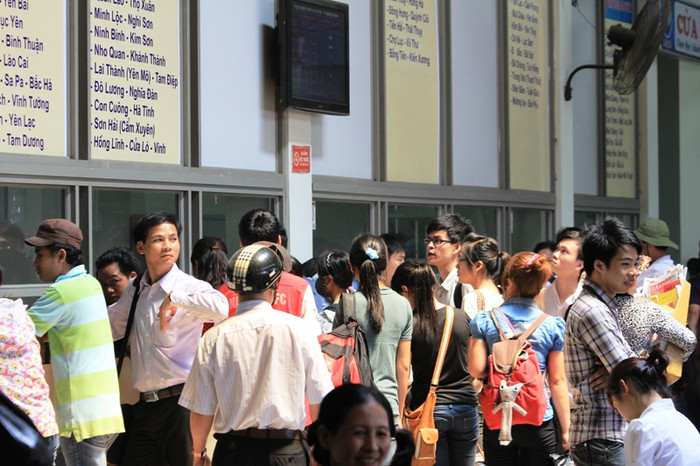 Phòng bán vé đông hơn thường lệ. Phòng bán vé đông hơn thường lệ.