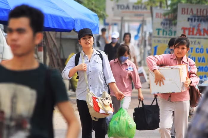 Hầu hết các trường ĐH, CĐ đều được nghỉ 4 ngày lễ, chính vì vậy lượng sinh viên đổ về quê ngày một nhiều.