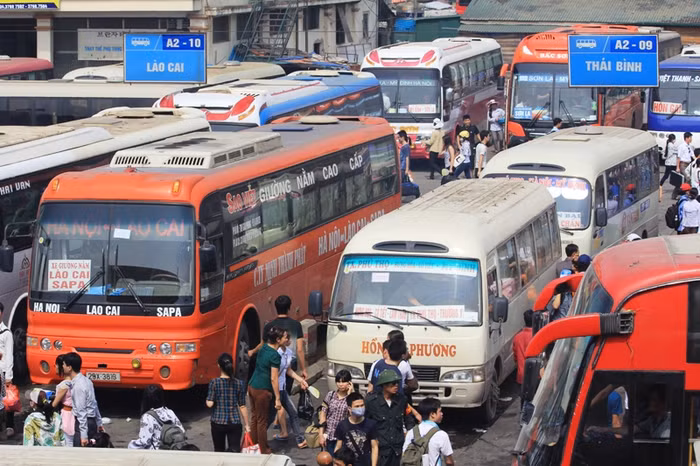 Theo ông Nguyễn Mạnh Tiến, Giám đốc Bến xe Mỹ Đình: Dịp ngày lễ 30/4 nay bến xe đã dự phòng khoảng 200 đầu xe.