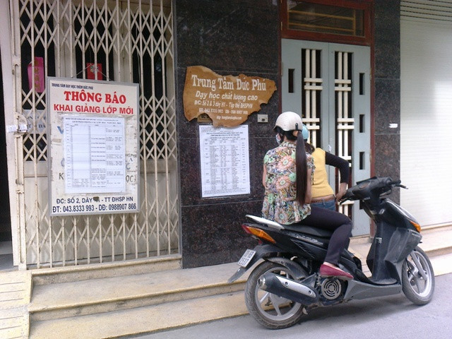 Tại các Trung tâm luyện thi quanh Trường ĐH Sư phạm Hà Nội đã thấp thoáng người tìm đến xin học. Ảnh Xuân Trung Tại các Trung tâm luyện thi quanh Trường ĐH Sư phạm Hà Nội đã thấp thoáng người tìm đến xin học. Ảnh Xuân Trung