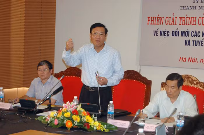 Bộ trưởng Phạm Vũ Luận đứng trước nhiều thách thức của kỳ thi quốc gia ảnh 1