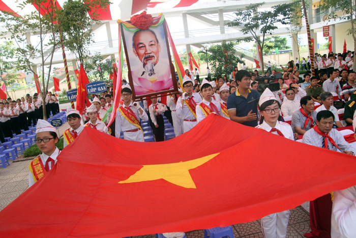 Giáo sư Nguyễn Thiện Nhân phỏng vấn học sinh nhân ngày khai trường ảnh 6