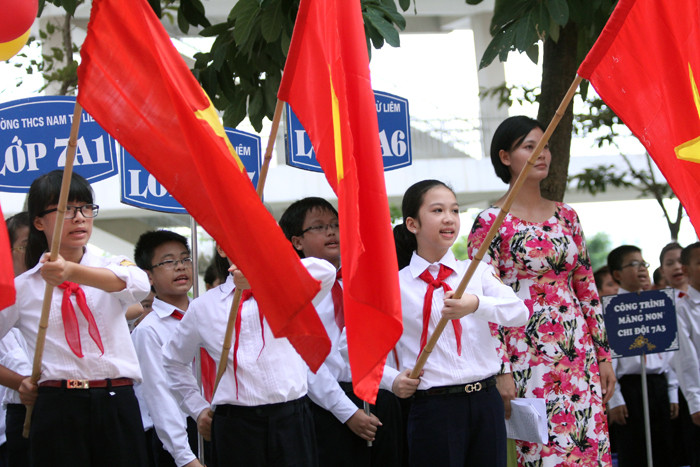Giáo sư Nguyễn Thiện Nhân phỏng vấn học sinh nhân ngày khai trường ảnh 5