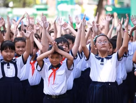 Ngập tràn sắc cờ hoa ngày toàn dân đưa trẻ tới trường ảnh 1