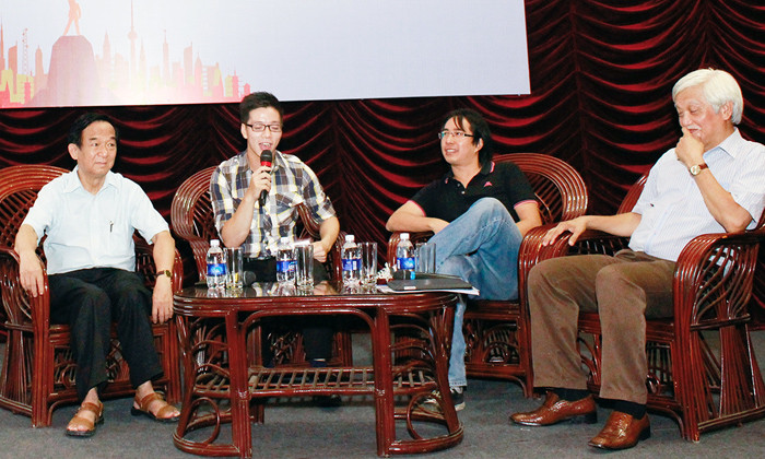 GS. NGND Nguyễn Lân Dũng và Nhà sử học Dương Trung Quốc chia sẻ về việc nắm bắt cơ hội của người trẻ. GS. NGND Nguyễn Lân Dũng và Nhà sử học Dương Trung Quốc chia sẻ về việc nắm bắt cơ hội của người trẻ.