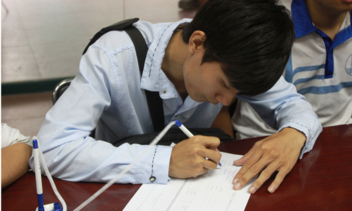 Thí sinh tham gia tuyển dụng điền thông tin cá nhân.