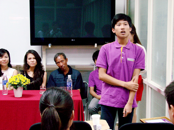 Thủ khoa Nguyễn Hữu Tiến được tạm hoãn nghĩa vụ quân sự năm 2013. Ảnh Xuân Trung