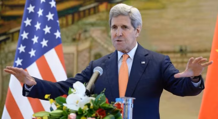 Ngày 16 tháng 5 năm 2015, tại Bắc Kinh, Ngoại trưởng Mỹ John Kerry thúc giục Trung Quốc áp dụng hành động, làm giảm tình hình căng thẳng xung quanh tranh chấp Biển Đông, bày tỏ quan ngại về hành vi bồi đắp, tôn tạo phi pháp của Bắc Kinh ở khu vực tranh chấp Biển Đông. Ngày 16 tháng 5 năm 2015, tại Bắc Kinh, Ngoại trưởng Mỹ John Kerry thúc giục Trung Quốc áp dụng hành động, làm giảm tình hình căng thẳng xung quanh tranh chấp Biển Đông, bày tỏ quan ngại về hành vi bồi đắp, tôn tạo phi pháp của Bắc Kinh ở khu vực tranh chấp Biển Đông.