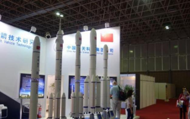 Các doanh nghiệp công nghiệp quân sự Trung Quốc tham gia Triển lãm quốc phòng Brazil năm 2015