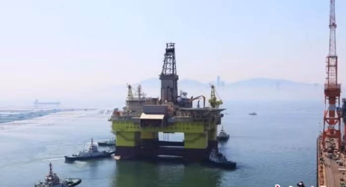 Ngày 30 tháng 4 năm 2015, Trung Quốc đưa giàn khoan nước sâu thứ hai Hưng Vượng xuống Biển Đông