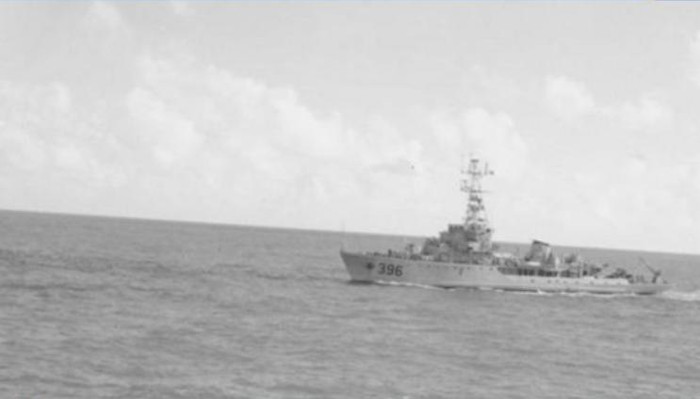 Tàu chiến số hiệu 396 Trung Quốc xâm chiếm quần đảo Hoàng Sa của Việt Nam vào năm 1974 Tàu chiến số hiệu 396 Trung Quốc xâm chiếm quần đảo Hoàng Sa của Việt Nam vào năm 1974
