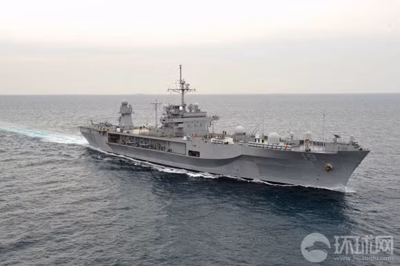 Tàu chỉ huy đổ bộ USS Blue Ridge LCC-19 trên Biển Đông Tàu chỉ huy đổ bộ USS Blue Ridge LCC-19 trên Biển Đông