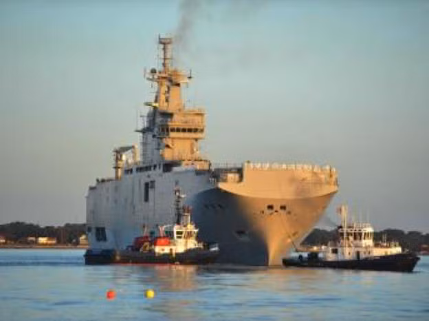 Tàu sân bay trực thăng Vladivostok lớp Mistral tại nhà máy đóng tàu Saint-Nazaire, Pháp chế tạo cho Nga