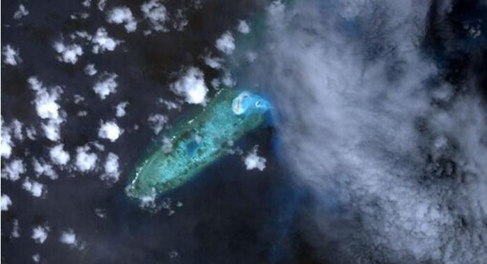 Đá Chữ Thập thuộc quần đảo Trường Sa của Việt Nam đang bị Trung Quốc biến thành một tiền đồn quân sự (nguồn mạng Tin tức Tham khảo, Trung Quốc ngày 28 tháng 5 năm 2015) Đá Chữ Thập thuộc quần đảo Trường Sa của Việt Nam đang bị Trung Quốc biến thành một tiền đồn quân sự (nguồn mạng Tin tức Tham khảo, Trung Quốc ngày 28 tháng 5 năm 2015)