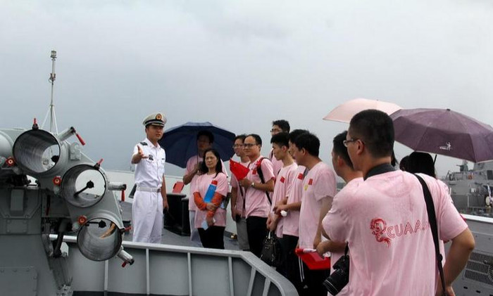 Tàu hộ vệ tên lửa Ngọc Lâm số hiệu 569 của Hạm đội Nam Hải, Hải quân Trung Quốc đến Singapore tham gia hoạt động giao lưu quân sự (nguồn báo Nhân Dân, Trung Quốc) Tàu hộ vệ tên lửa Ngọc Lâm số hiệu 569 của Hạm đội Nam Hải, Hải quân Trung Quốc đến Singapore tham gia hoạt động giao lưu quân sự (nguồn báo Nhân Dân, Trung Quốc)