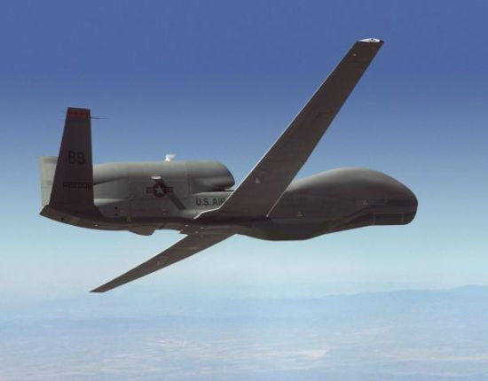 Hiện nay, Mỹ đã triển khai máy bay trinh sát không người lái RQ-4 Global Hawk ở Guam và Nhật Bản (nguồn mạng sina Trung Quốc) Hiện nay, Mỹ đã triển khai máy bay trinh sát không người lái RQ-4 Global Hawk ở Guam và Nhật Bản (nguồn mạng sina Trung Quốc)