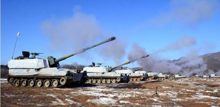 Pháo tự hành K-9 của lực lượng Thủy quân lục chiến Hàn Quốc trong một cuộc diễn tập