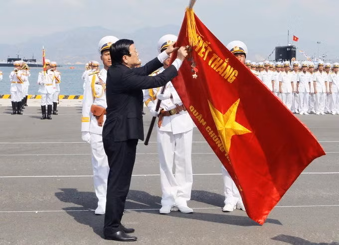 Chủ tịch nước Trương Tấn Sang tham dự Lễ diễu binh kỷ niệm tròn 60 năm thành lập Hải quân Nhân dân Việt Nam