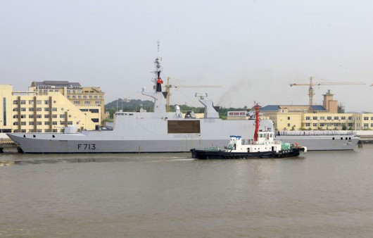 Biên đội tàu đổ bộ Pháp thăm Trung Quốc và tiến hành diễn tập tiếp tế với tàu hộ vệ Chu Sơn Type 054A, Hạm đội Đông Hải, Hải quân Trung Quốc. Trong hình là tàu hộ vệ tên lửa Aconit của Hải quân Pháp. Biên đội tàu đổ bộ Pháp thăm Trung Quốc và tiến hành diễn tập tiếp tế với tàu hộ vệ Chu Sơn Type 054A, Hạm đội Đông Hải, Hải quân Trung Quốc. Trong hình là tàu hộ vệ tên lửa Aconit của Hải quân Pháp.